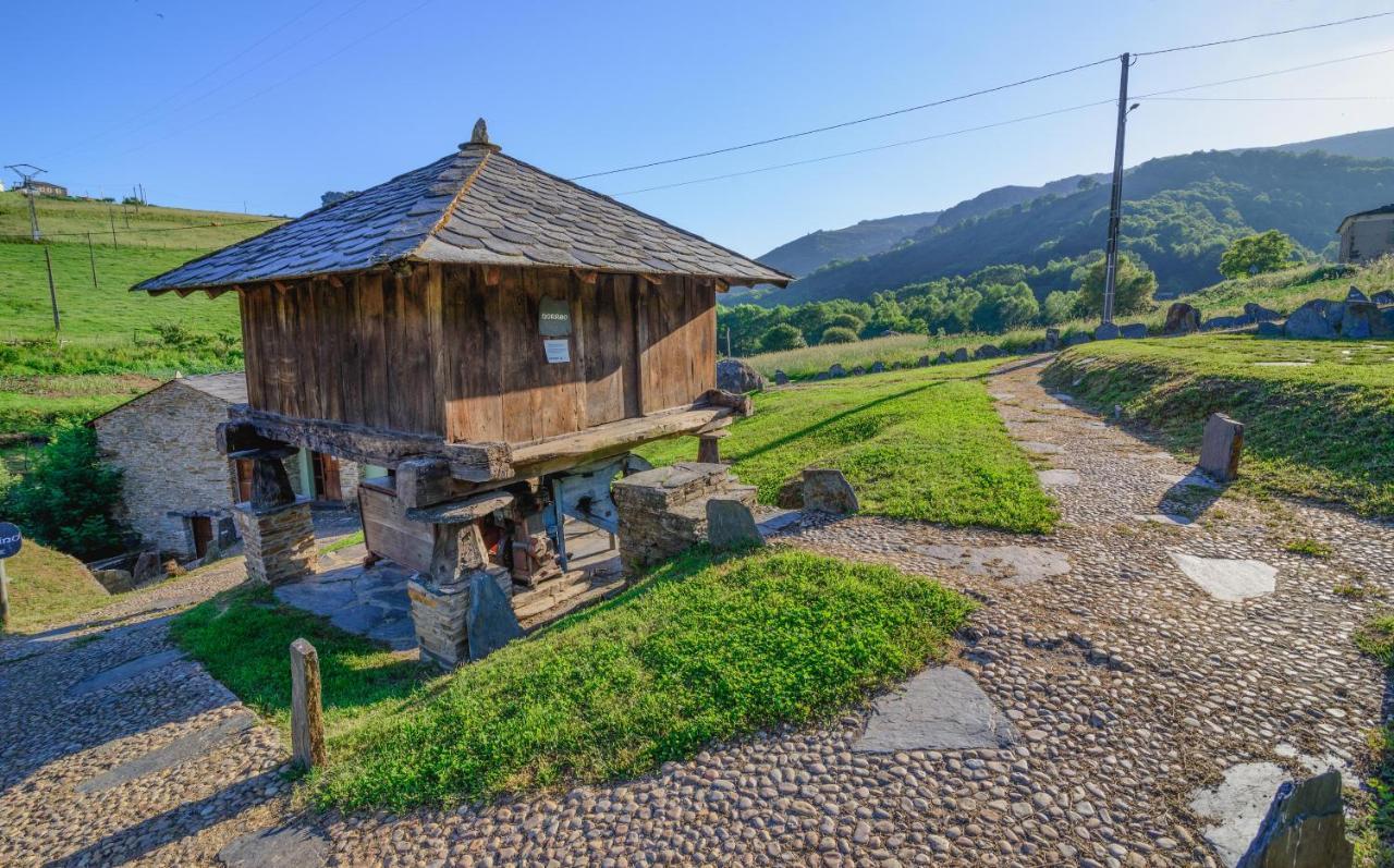 Apartamentos Rurales Casa Riveras ซานตาเอวลาเลีย เด โอสโกส ภายนอก รูปภาพ