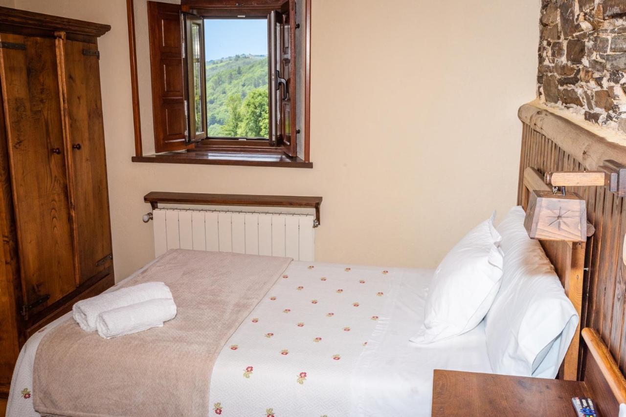 Apartamentos Rurales Casa Riveras ซานตาเอวลาเลีย เด โอสโกส ภายนอก รูปภาพ