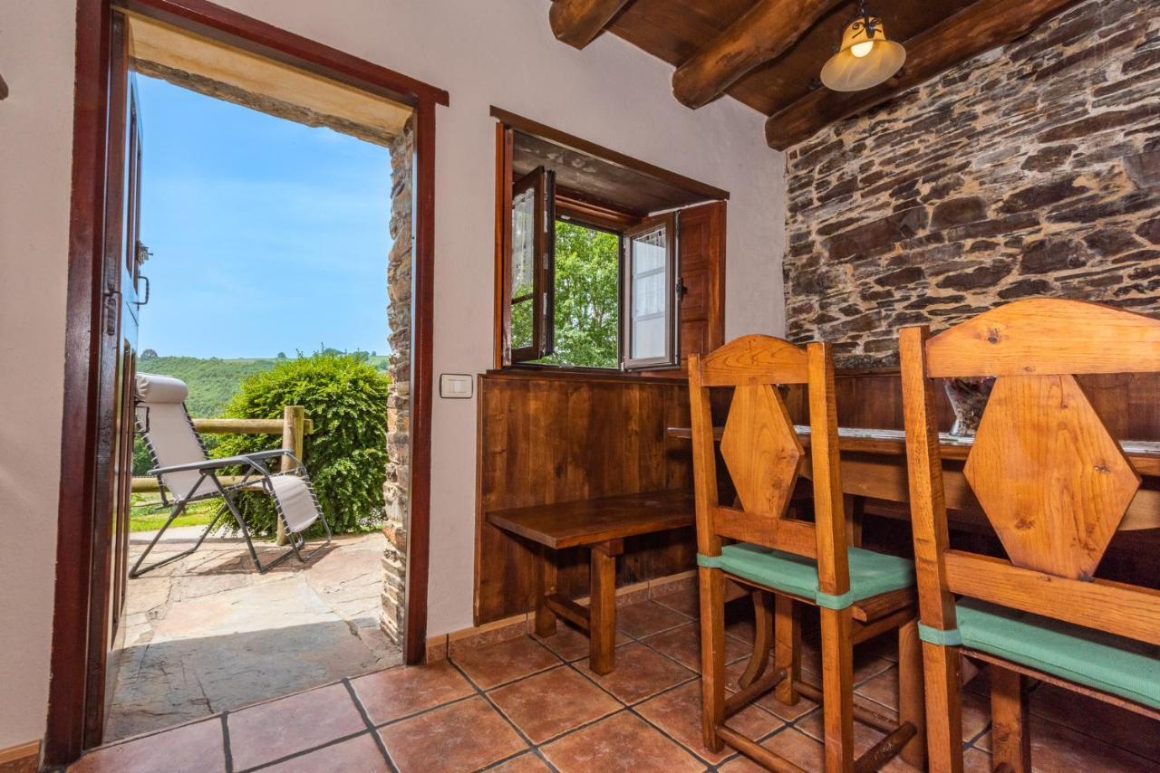 Apartamentos Rurales Casa Riveras ซานตาเอวลาเลีย เด โอสโกส ภายนอก รูปภาพ