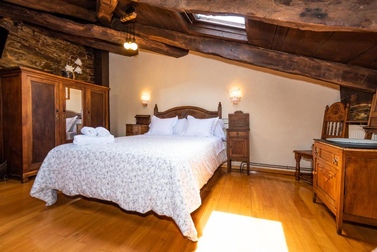 Apartamentos Rurales Casa Riveras ซานตาเอวลาเลีย เด โอสโกส ภายนอก รูปภาพ