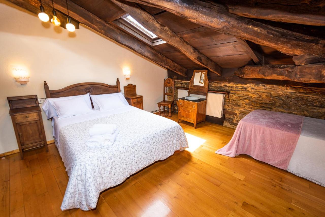Apartamentos Rurales Casa Riveras ซานตาเอวลาเลีย เด โอสโกส ภายนอก รูปภาพ
