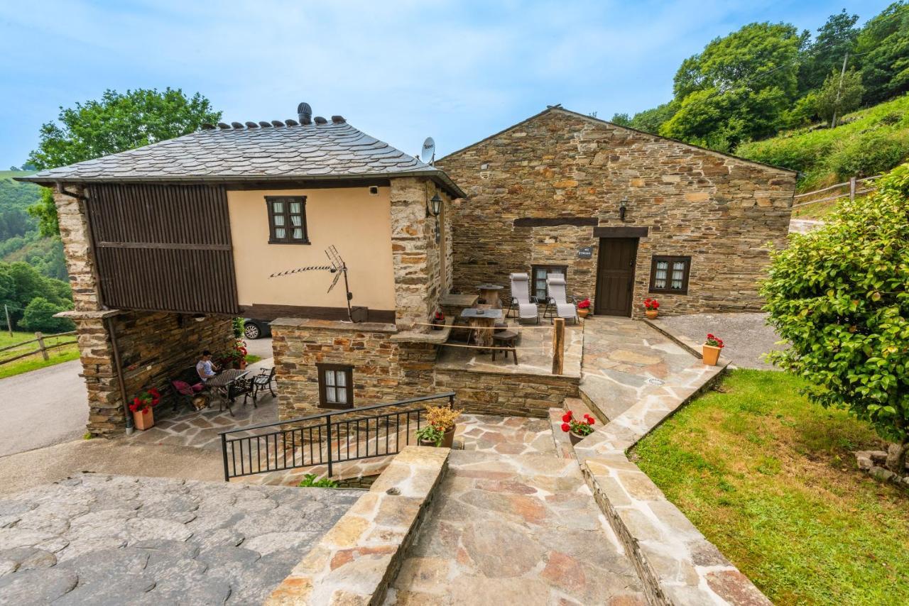 Apartamentos Rurales Casa Riveras ซานตาเอวลาเลีย เด โอสโกส ภายนอก รูปภาพ