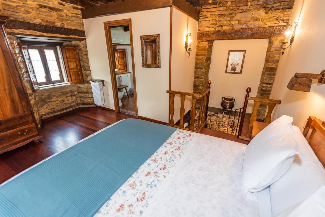 Apartamentos Rurales Casa Riveras ซานตาเอวลาเลีย เด โอสโกส ภายนอก รูปภาพ