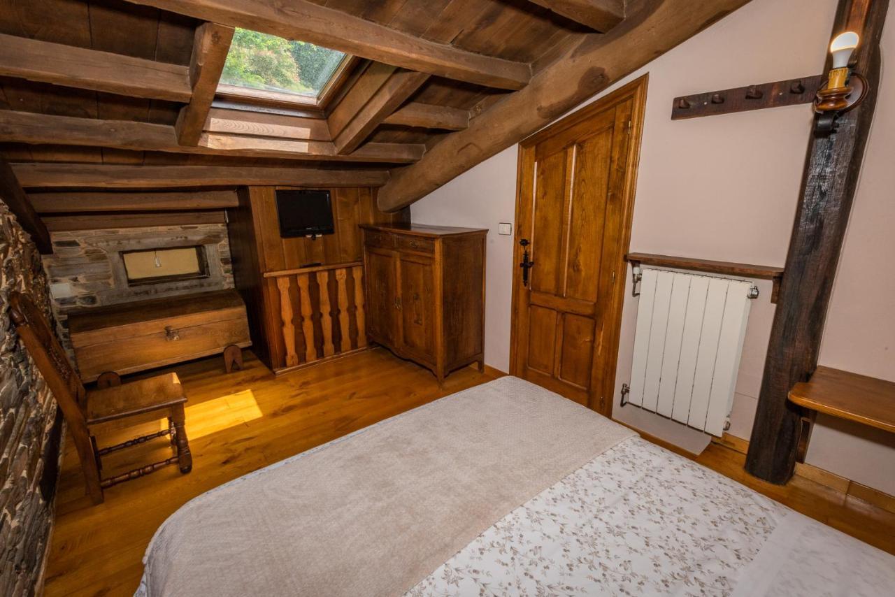 Apartamentos Rurales Casa Riveras ซานตาเอวลาเลีย เด โอสโกส ภายนอก รูปภาพ