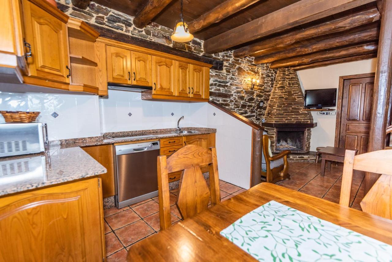 Apartamentos Rurales Casa Riveras ซานตาเอวลาเลีย เด โอสโกส ภายนอก รูปภาพ