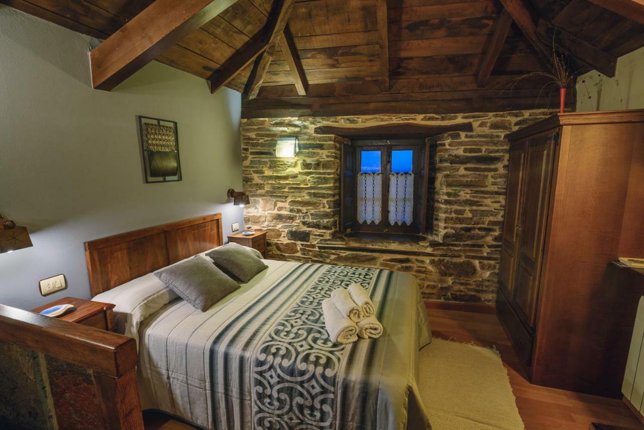 Apartamentos Rurales Casa Riveras ซานตาเอวลาเลีย เด โอสโกส ภายนอก รูปภาพ