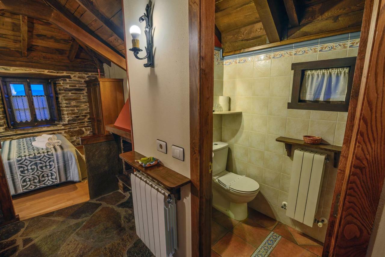 Apartamentos Rurales Casa Riveras ซานตาเอวลาเลีย เด โอสโกส ภายนอก รูปภาพ