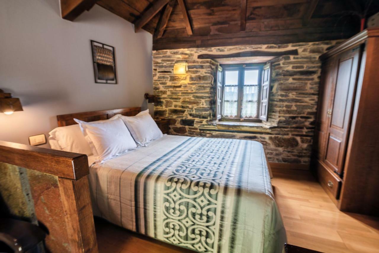 Apartamentos Rurales Casa Riveras ซานตาเอวลาเลีย เด โอสโกส ภายนอก รูปภาพ