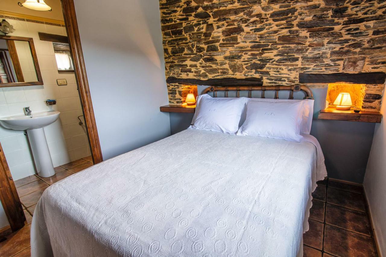 Apartamentos Rurales Casa Riveras ซานตาเอวลาเลีย เด โอสโกส ภายนอก รูปภาพ