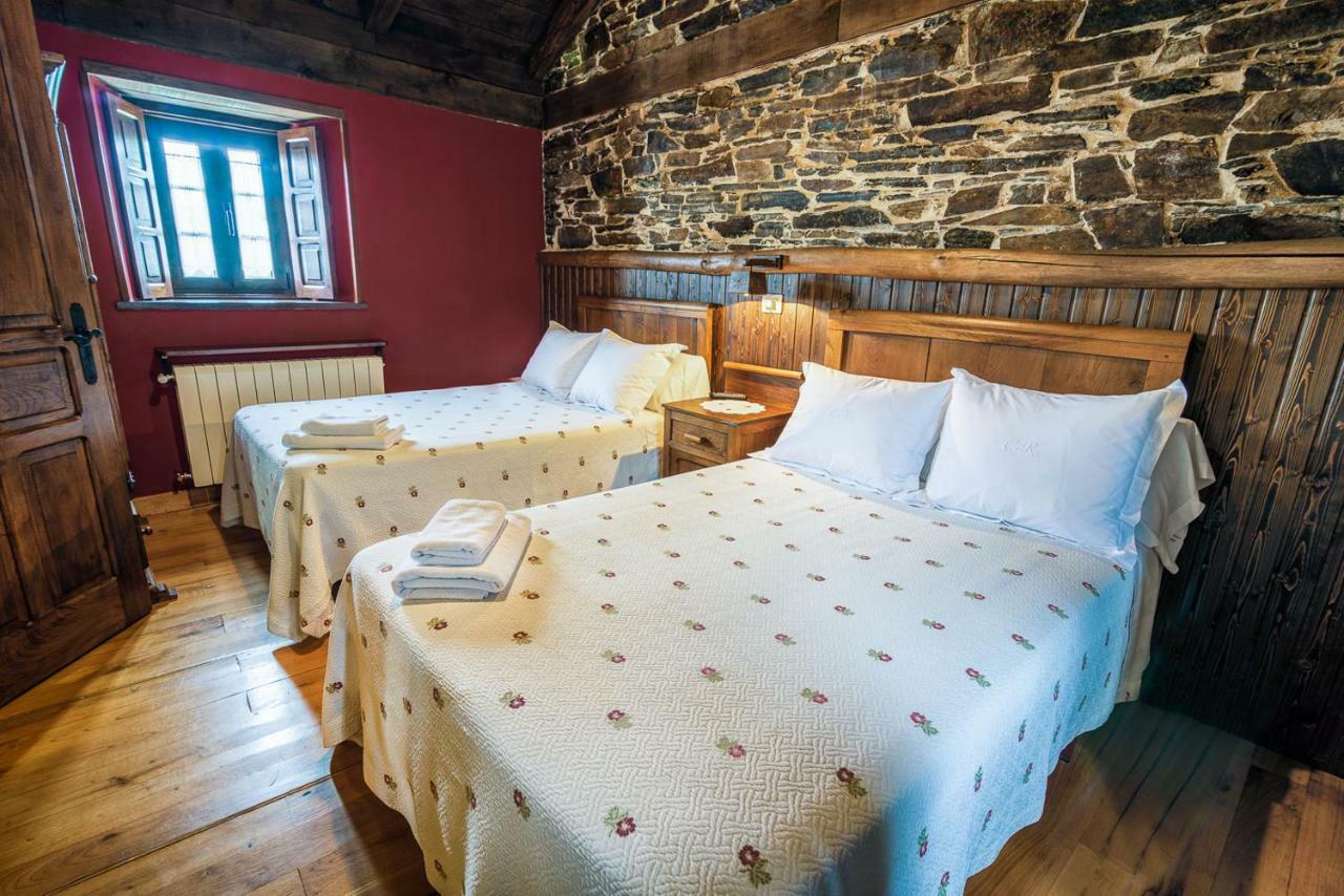 Apartamentos Rurales Casa Riveras ซานตาเอวลาเลีย เด โอสโกส ภายนอก รูปภาพ