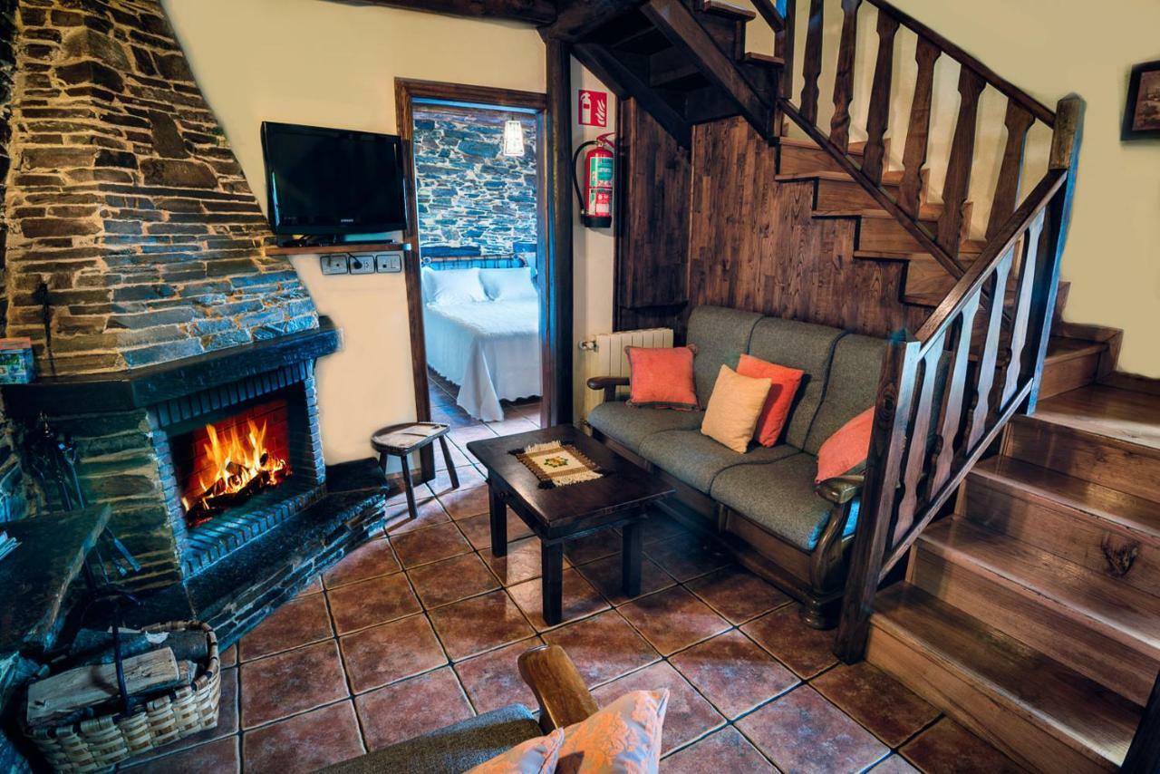 Apartamentos Rurales Casa Riveras ซานตาเอวลาเลีย เด โอสโกส ภายนอก รูปภาพ