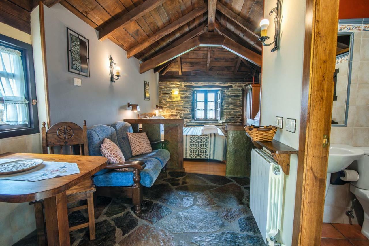 Apartamentos Rurales Casa Riveras ซานตาเอวลาเลีย เด โอสโกส ภายนอก รูปภาพ