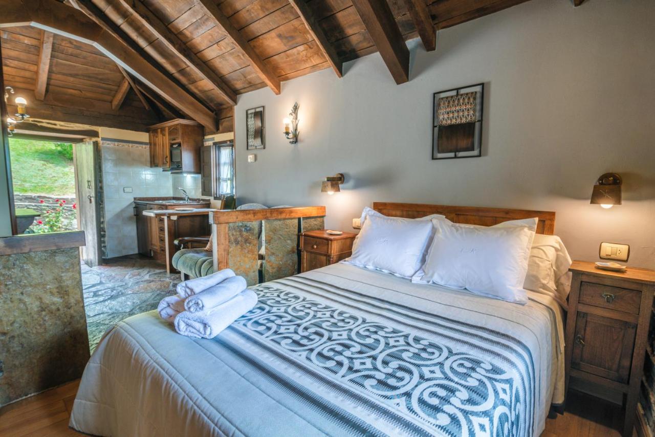 Apartamentos Rurales Casa Riveras ซานตาเอวลาเลีย เด โอสโกส ภายนอก รูปภาพ