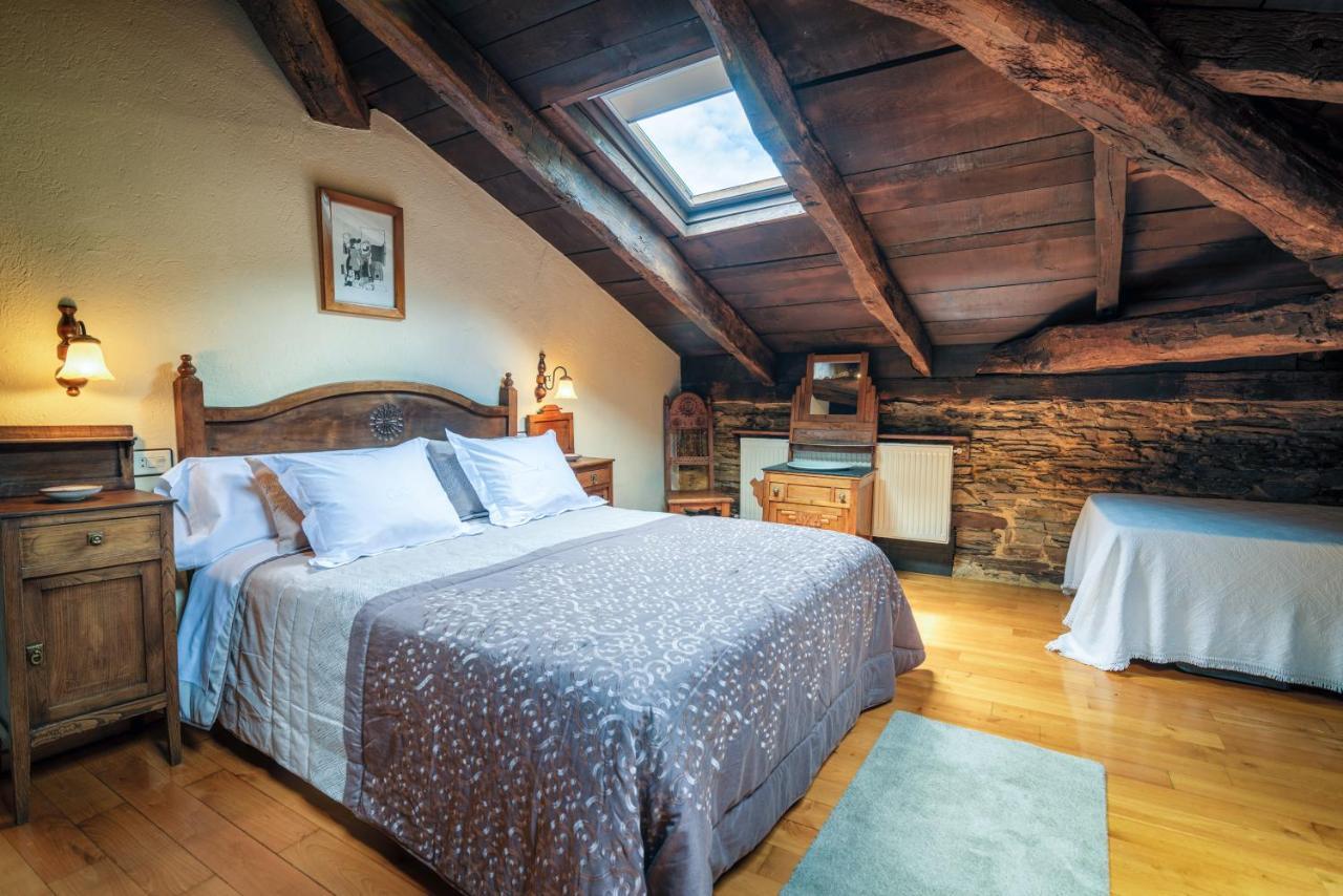 Apartamentos Rurales Casa Riveras ซานตาเอวลาเลีย เด โอสโกส ภายนอก รูปภาพ